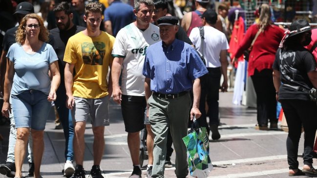 OCDE: El 30% de los chilenos confía alta o moderadamente en el Gobierno