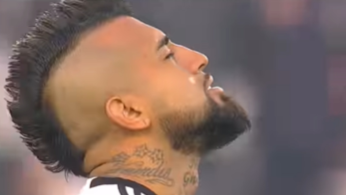 [VIDEO] Arturo Vidal evidenció su pena por la muerte de la madre de Gary Medel