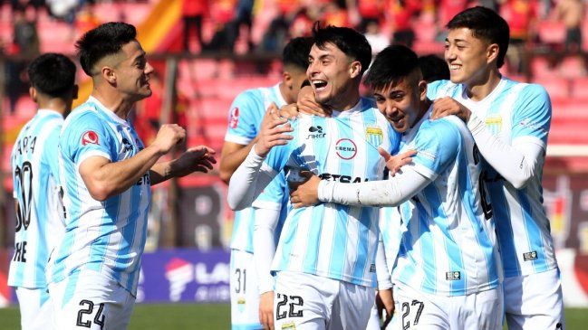 Magallanes cosechó histórica goleada contra Unión Española y pasó a la final zonal de la Copa Chile