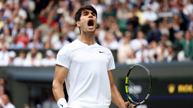 Carlos Alcaraz superó a Novak Djokovic y se coronó campeón de Wimbledon por segunda vez en su carrera