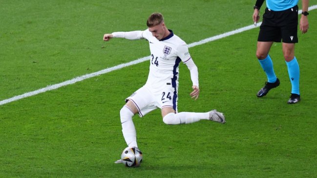 [VIDEO] Cole Palmer aprovechó la primera que tuvo y marcó el empate para Inglaterra