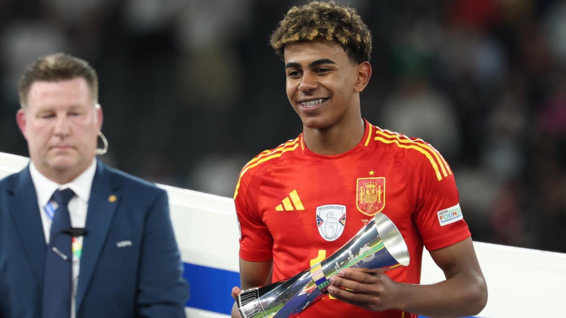 Lamine Yamal fue premiado como mejor jugador joven de la Euro 2024