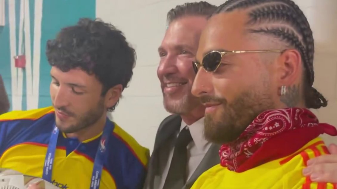 Alejandro Domínguez compartió con artistas mientras ocurrían incidentes antes de la final