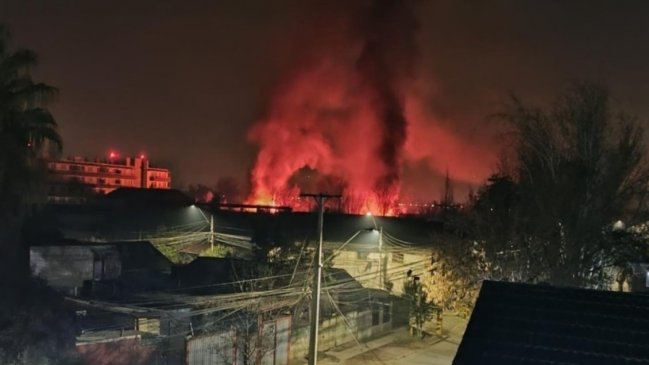 Incendio intencional destruyó cinco casas en Conchalí