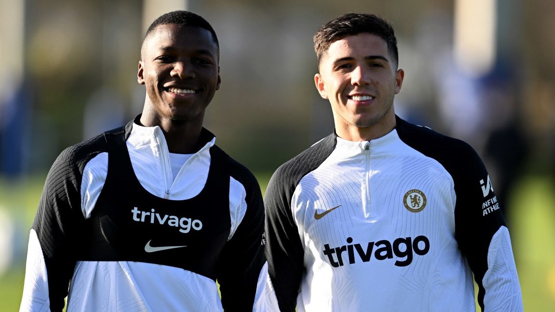 Moisés Caicedo y Nicolas Jackson entregaron su respaldo a Enzo Fernández