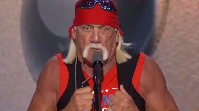 [VIDEO] Hulk Hogan rompió su polera para mostrar apoyo a Donald Trump
