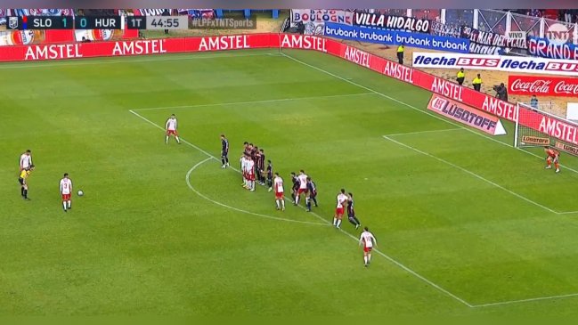 [VIDEO] Williams Alarcón anotó golazo de tiro libre para Huracán en el clásico ante San Lorenzo