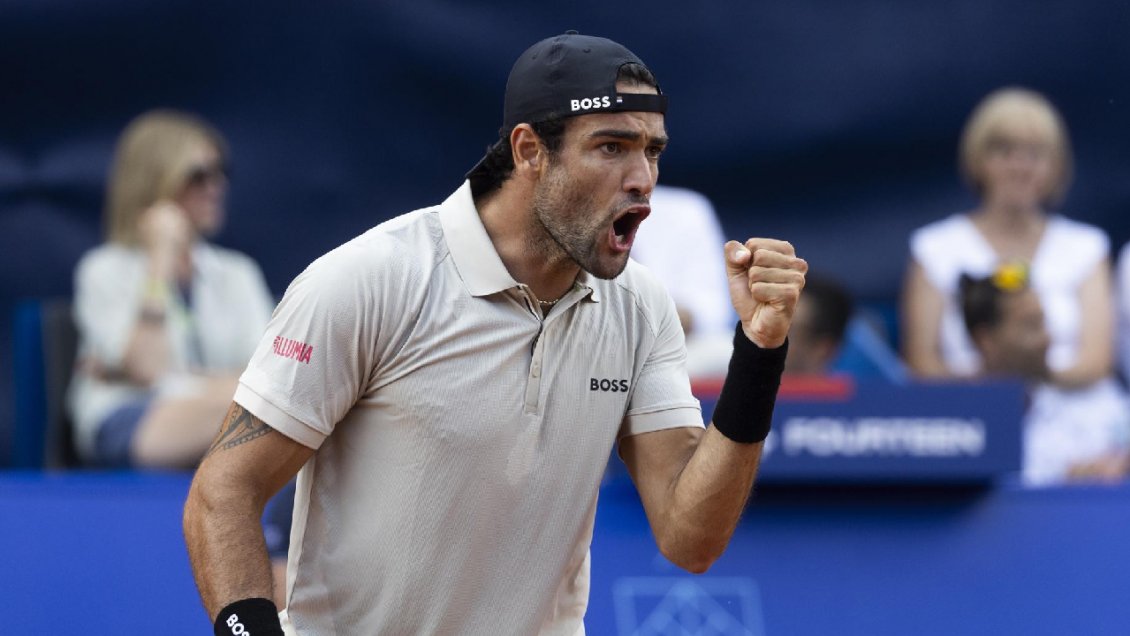 Matteo Berrettini sorprendió a Stefanos Tsitsipas y jugará la final del ATP de Gstaad