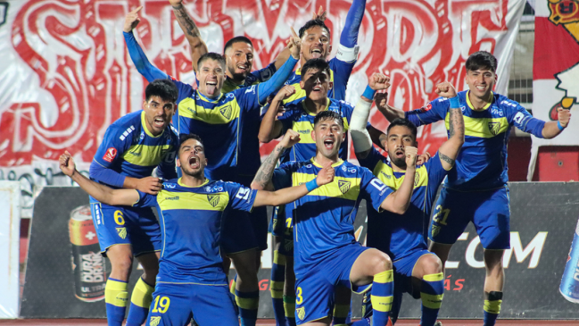 Barnechea venció a Curicó Unido y se transformó en el nuevo escolta del Ascenso