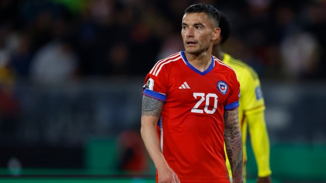 Inter de Porto Alegre analiza dar vía libre a la salida de Aránguiz a la U