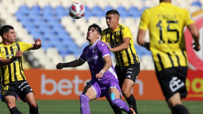 Delantero chileno hace historia y ficha en el fútbol de Angola