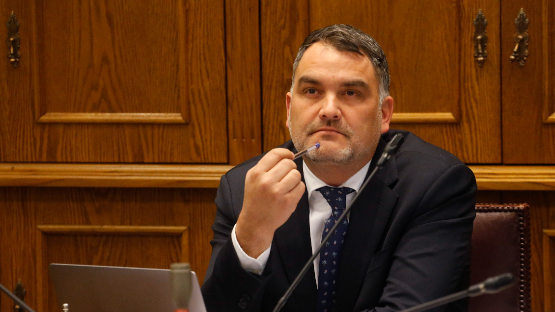 Calisto: No se puede condenar al senador Macaya por los pecados del padre, pero se equivocó