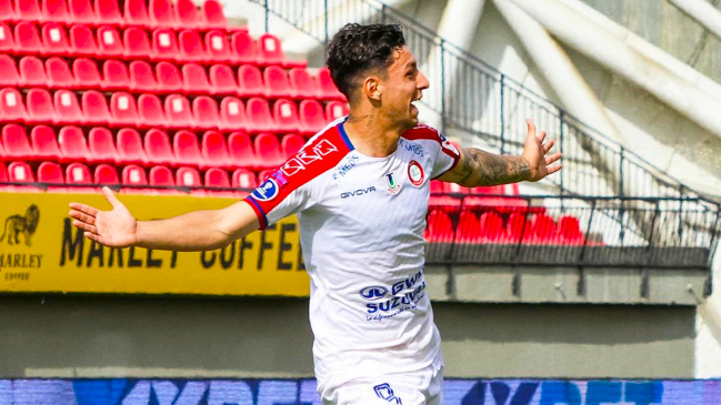 César Pérez anunció su salida de Unión La Calera con emotiva despedida