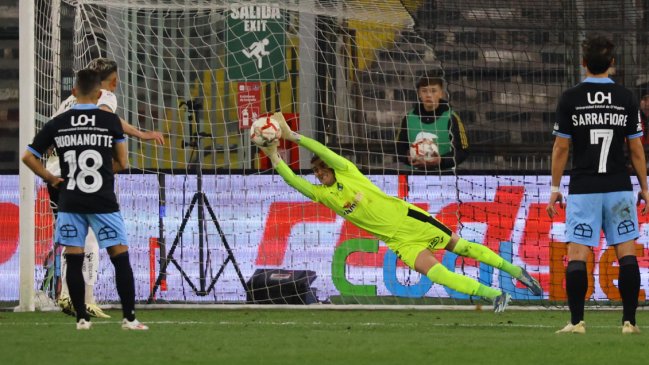 [VIDEO] Guillermo Paiva quedó afectado tras errar penal por falta contra Bolados