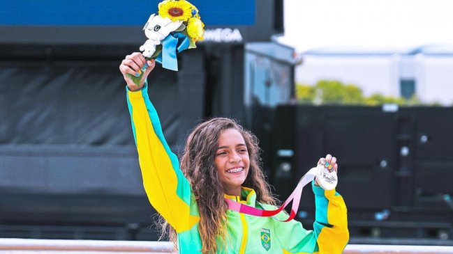 La brasileña Rayssa ganó bronce a los 16 años e hizo historia en los Juegos Olímpicos