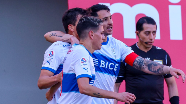 Universidad Católica derrotó a Ñublense y quedó a un punto del liderato