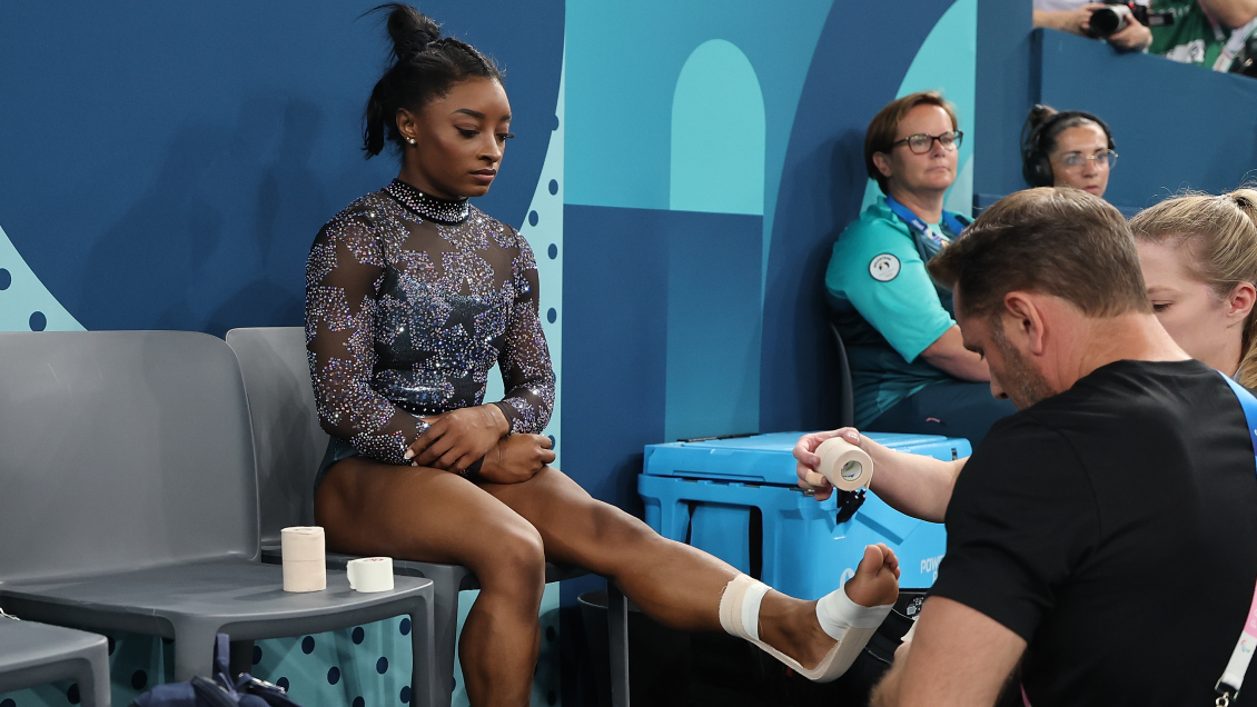 Simone Biles competirá en la final por equipos de París 2024 pese a su lesión