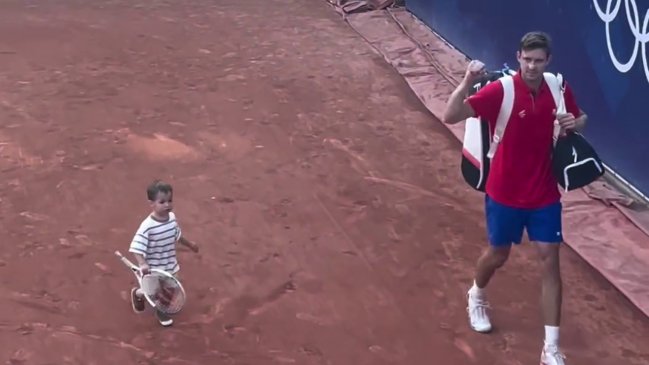 [VIDEO] Juanito Jarry acaparó miradas tras el triunfo de Chile en el dobles de París 2024