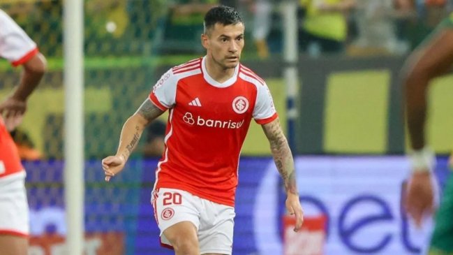 ¡Atención azules! Inter de Porto Alegre oficializó salida de Charles Aránguiz