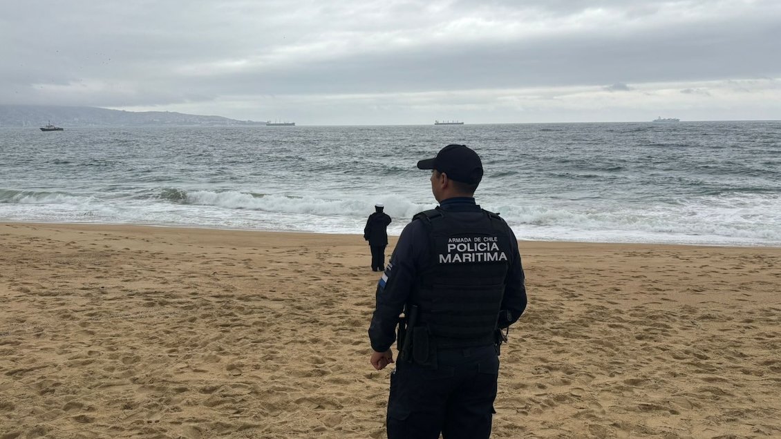 Amplio operativo en Viña del Mar para encontrar a niña que fue arrastrada por las olas