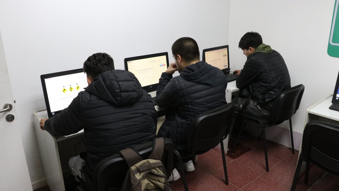 Este es el nuevo libro que debes estudiar para obtener la licencia de conducir