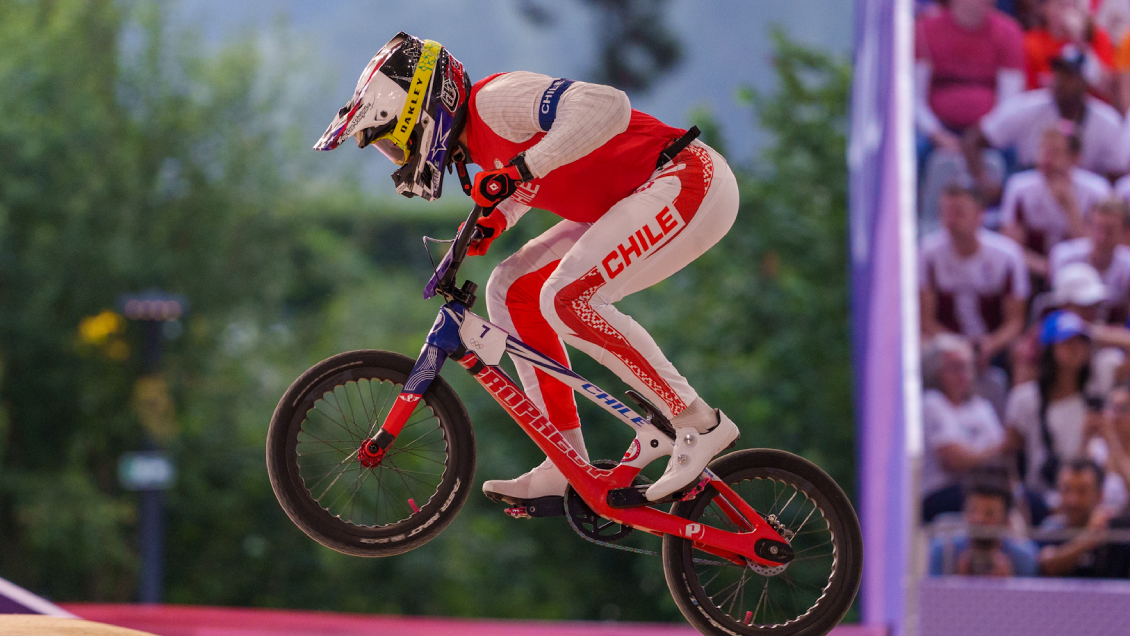 Mauricio Molina luchó y sacó pasajes a semifinales del BMX en París 2024