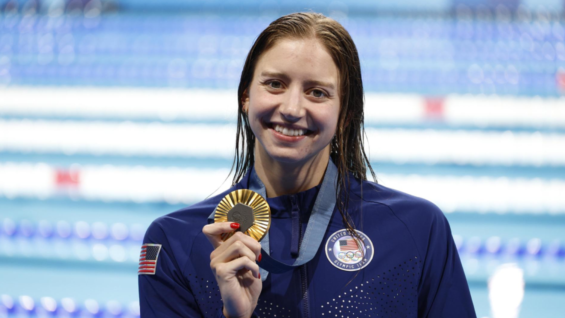 Estadounidense Kate Douglass subió a lo más alto del podio en París 2024