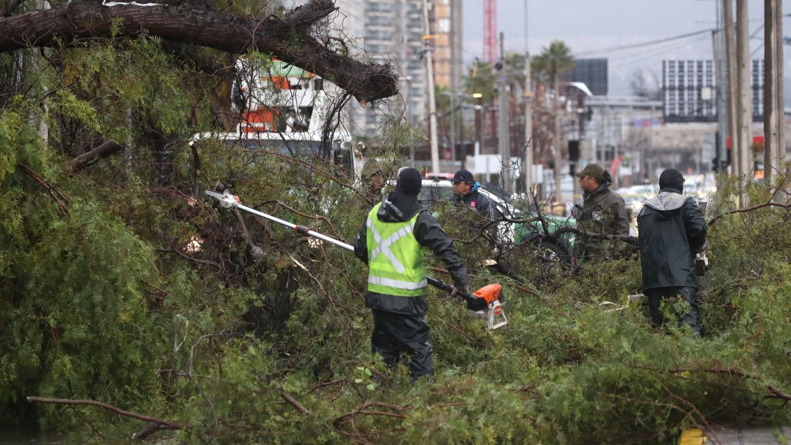 En Santiago hubo rachas de viento de hasta 125 kilómetros por hora