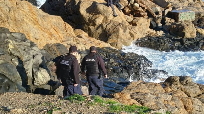 Búsqueda de niña arrastrada por ola en playa de Viña del Mar continúa sin éxito