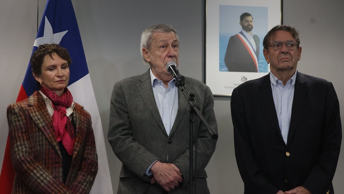 Embajador Gazmuri arribó a Chile tras ser expulsado de Venezuela