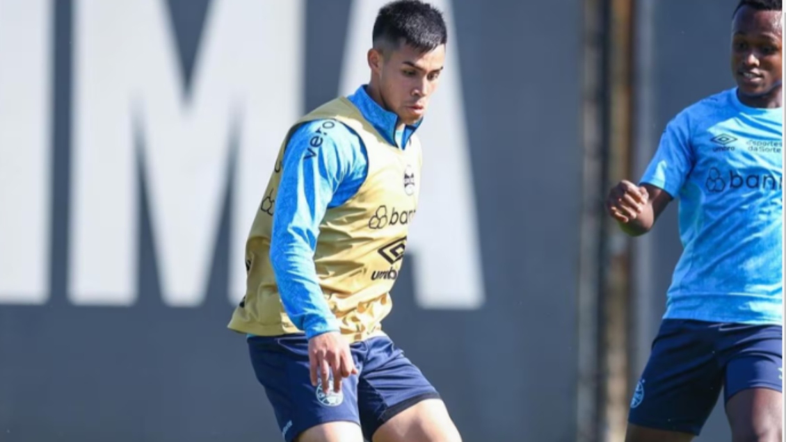 Alexander Aravena hizo su estreno en triunfo clave de Gremio