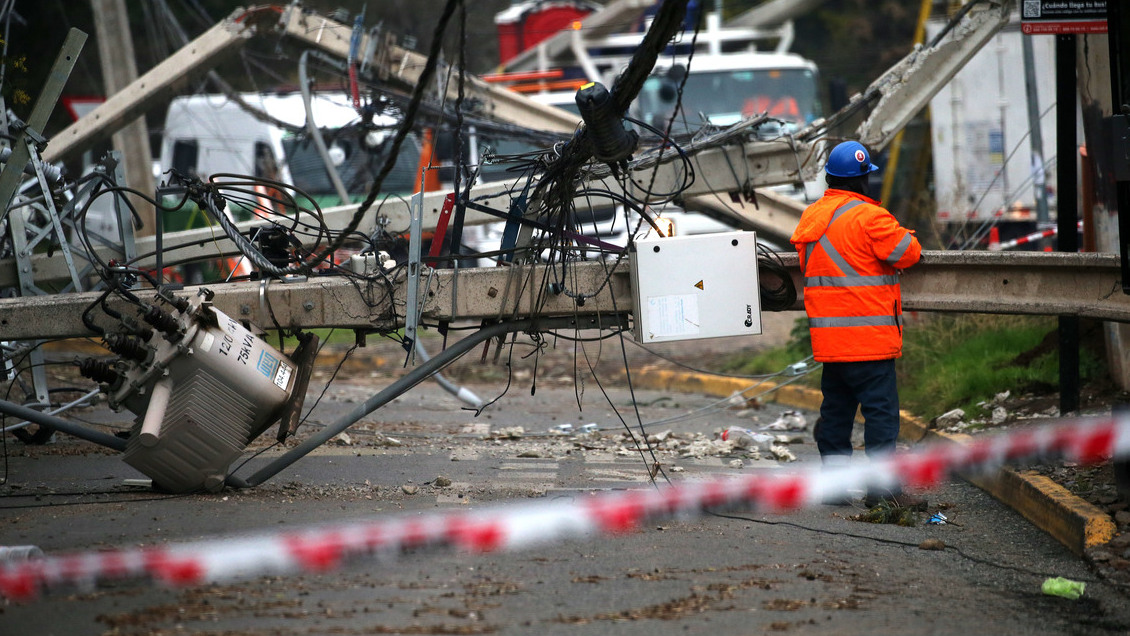 Alcaldes ponen en duda las cifras de clientes sin luz entregadas por Enel