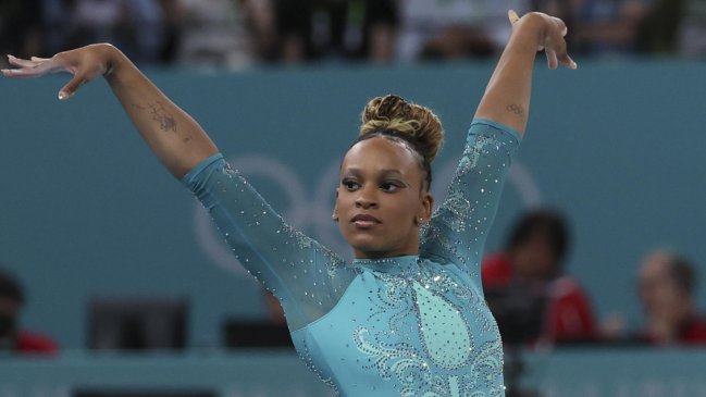 Brasileña Rebeca Andrade superó a Simone Biles y logró oro en suelo