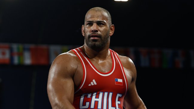 Yasmani Acosta se instaló en semifinales de la lucha grecorromana en París 2024