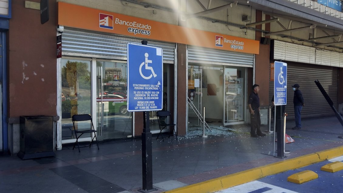 Maipú: Roban dos sucursales de BancoEstado afectadas por cortes de luz