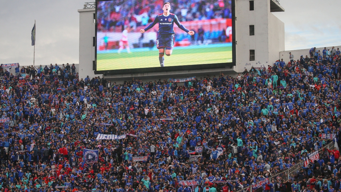 Informe arbitral detalla uso de bengalas por parte de hinchas de Universidad de Chile