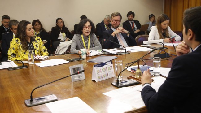 Diputados piden al Gobierno disolver la Asociación de AFP