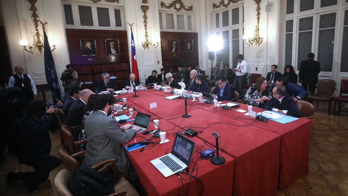 Ley de Notarios: Comisión eliminó inhabilidad a familiares de parlamentarios