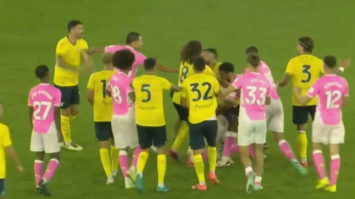 [VIDEO] Compañero de Brereton en Southampton protagonizó gresca en amistoso