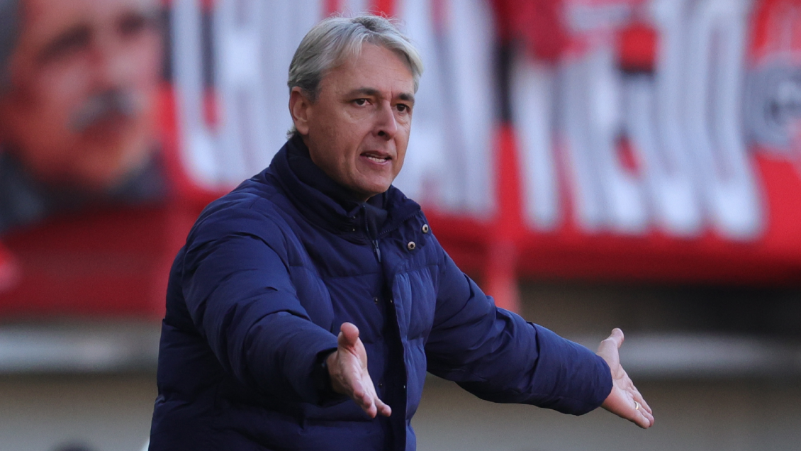 Tiago Nunes disparó contra la ANFP: No podemos tratar el torneo como si fuera de dos equipos