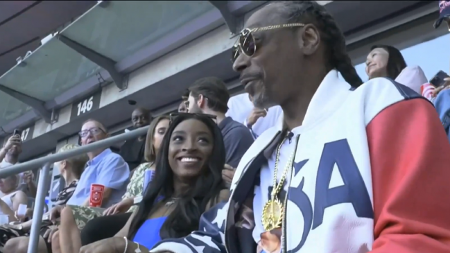 Simone Biles y Snoop Dogg tuvieron especial encuentro en París 2024