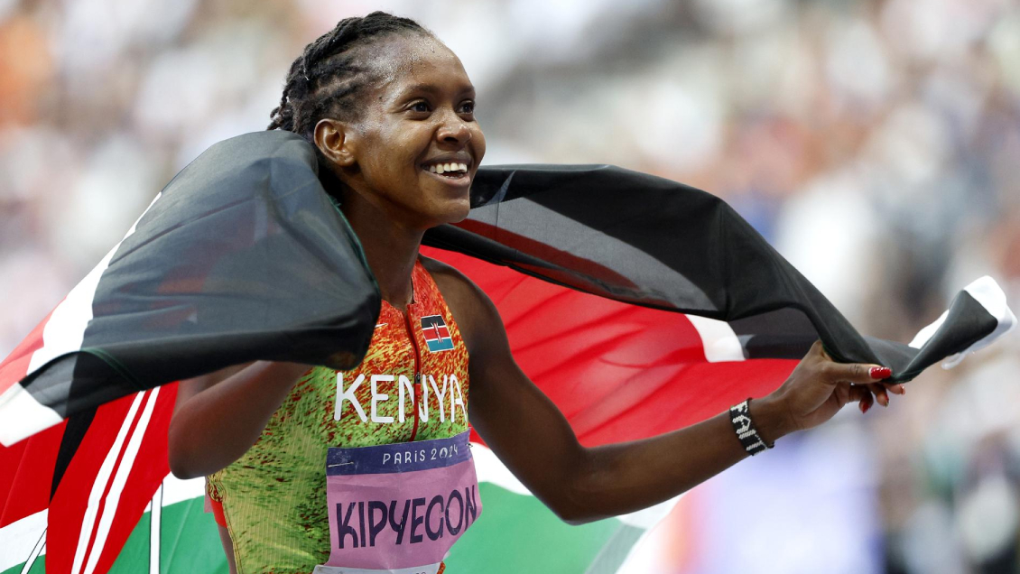 Faith Kipyegon retuvo su corona de 1.500 metros con récord olímpico