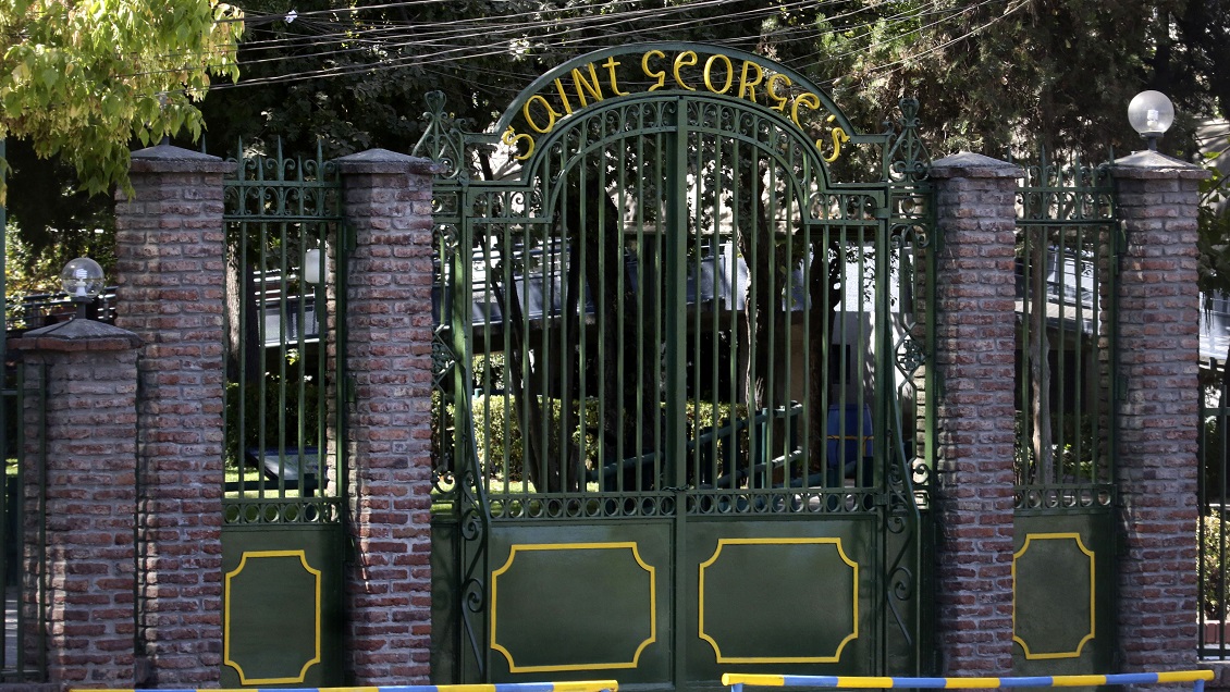 Corte ordenó al Saint George cancelar matrículas de alumnos que alteraron fotos de compañeras con IA