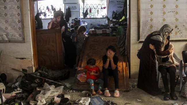 Aumentan a más de 100 los fallecidos tras bombardeo israelí contra una escuela en Gaza