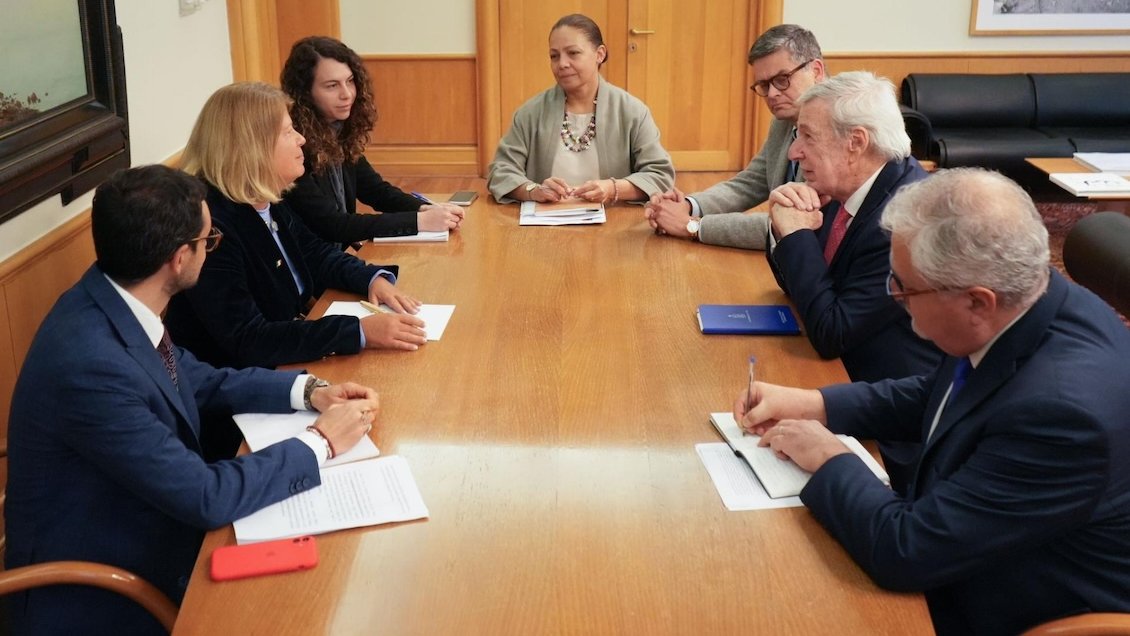 Embajadora italiana espera que la situación de Enel 