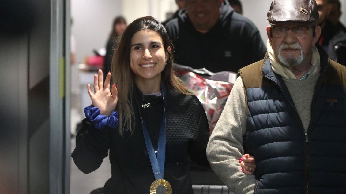 Francisca Crovetto retornó a Chile tras su histórico oro en París 2024
