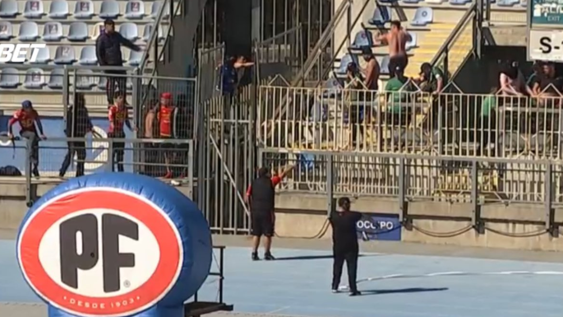 Pelea de barristas interrumpió el clásico entre Audax y Unión Española en Rancagua