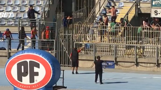 Pelea de barristas interrumpió el clásico entre Audax y Unión Española en Rancagua