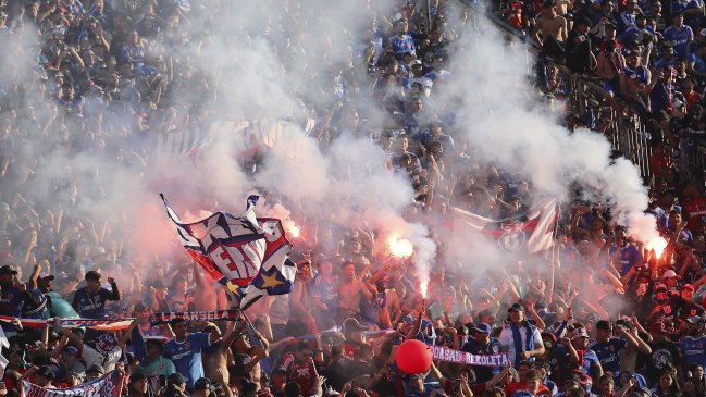 Informe arbitral detalló uso reiterado de pirotecnia por hinchas de la U en el Superclásico