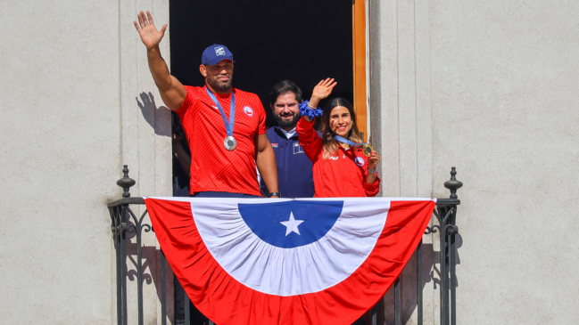 Francisca Crovetto y Yasmani Acosta son homenajeados en La Moneda